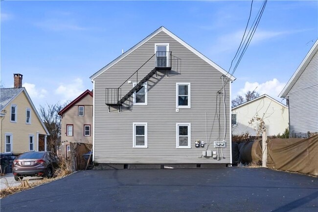 Building Photo - 43 Jenkins St Unit 3