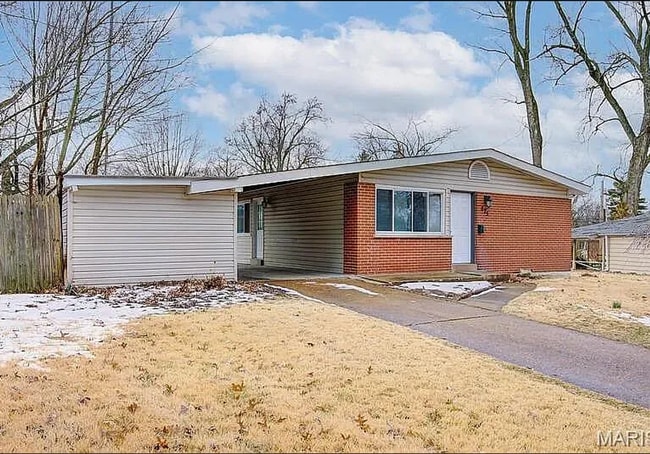 Building Photo - Easy Living in a Fresh Florissant Home