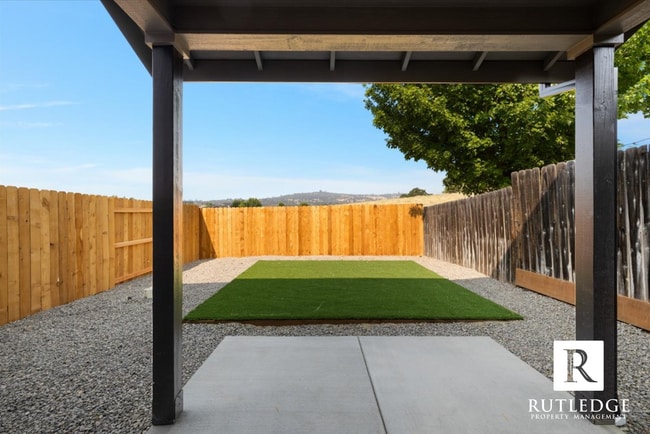 Gorgeous! 3 Bedroom Townhome in Eagle Point - Gorgeous! 3 Bedroom Townhome in Eagle Point