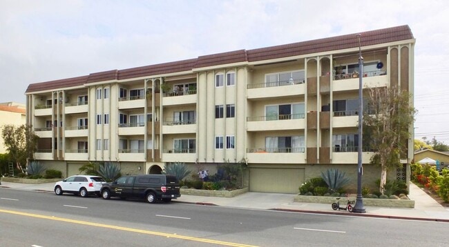 Building Photo - 420 Redondo Ave