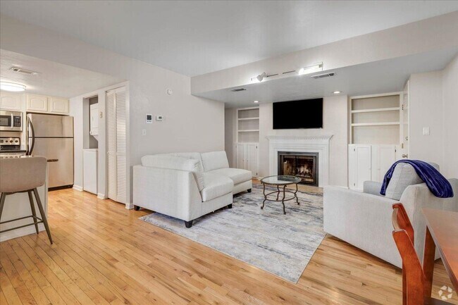 Building Photo - 517 E Jefferson St Unit 45 Rental
