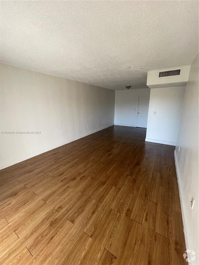 Building Photo - 5102 NW 79th Ave Unit 308 Rental