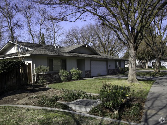 Building Photo - Briggsmore Apartments