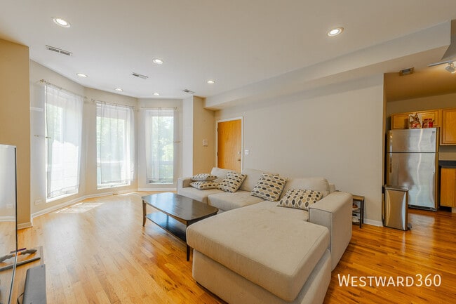 Photo - 1114 W Hubbard St Unit 2F