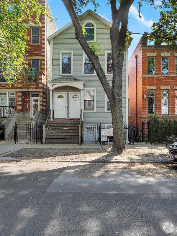 Building Photo - 2425 N Greenview Ave Unit GR Rental