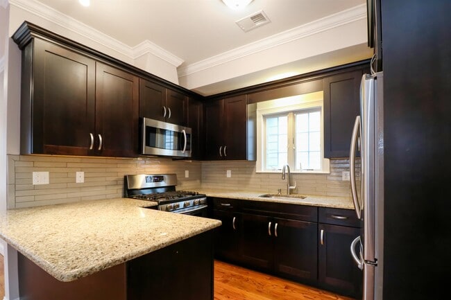 Building Photo - 22 W 19th St Unit 2