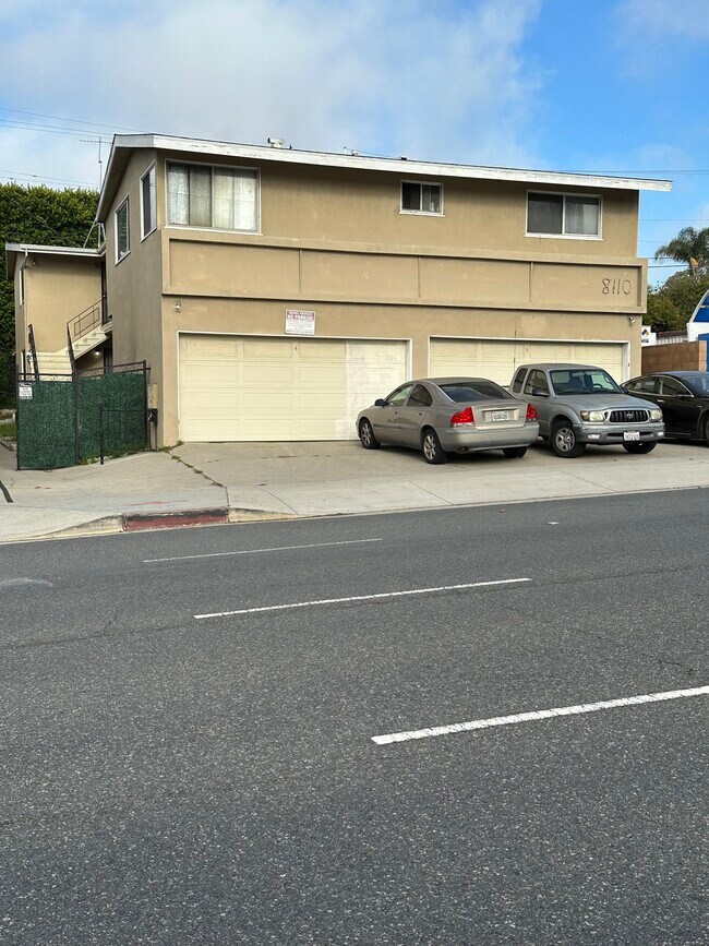 Photo - 8110 Lincoln Blvd Apartments Unit 2