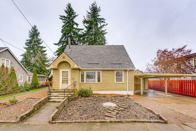 Building Photo - 1137 SE Uglow Ave