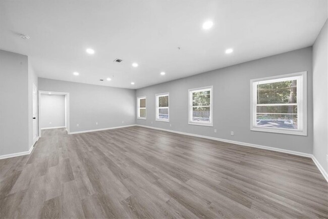 Building Photo - 5399 Northland Dr NE Unit 1 Rental