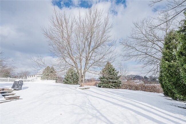 Photo - 979 Barclay Rd