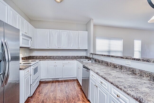 Photo - 105 Woodside Cir