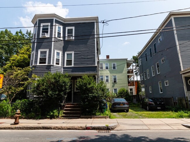 Building Photo - 338-340 Columbia St Unit 3