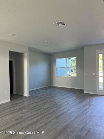 Photo - 542 Lambright St SW