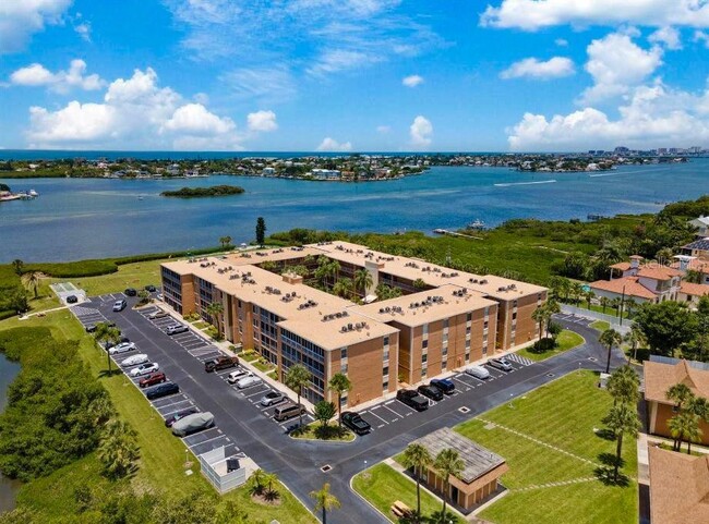 Building Photo - 12760 Indian Rocks Rd Unit 1110(Furnished) Rental