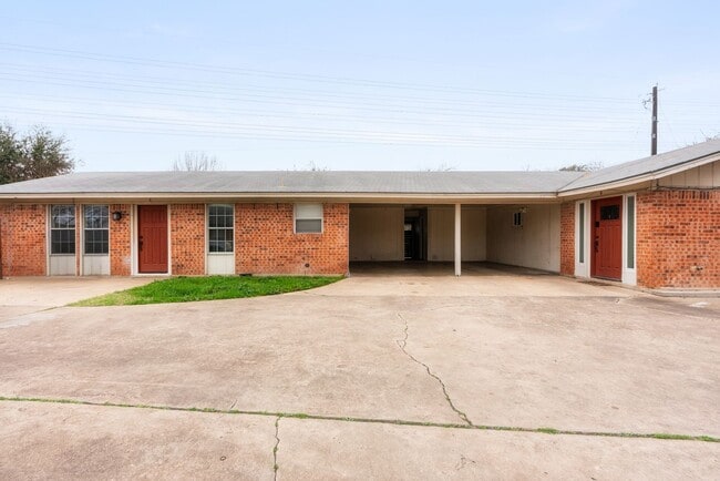 Photo - **Remodeled 2/1 Duplex in Southeast Austin – Modern Style, Open Layout, and Prime Location!**