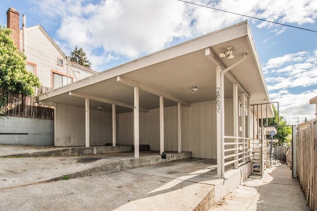 Building Photo - 2863 Brookdale Ave Unit C