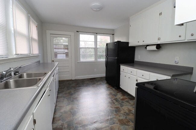 4910 Colonial Dr