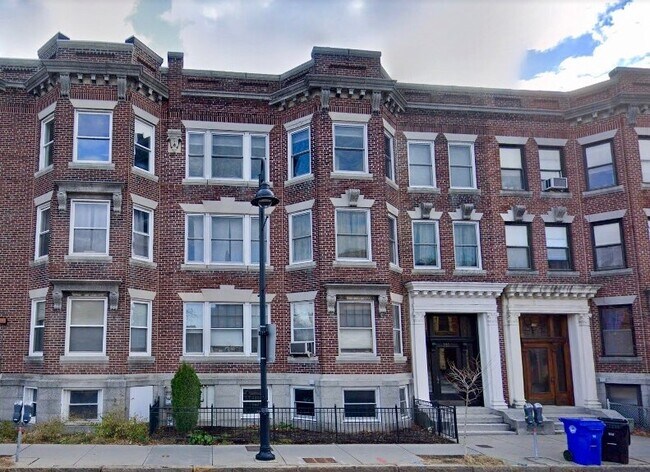 Building Photo - 181 Harvard St Unit 2 Rental