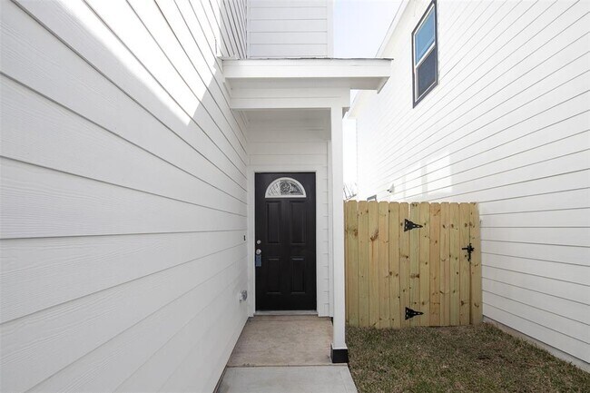 Photo - 2507 Lucky St