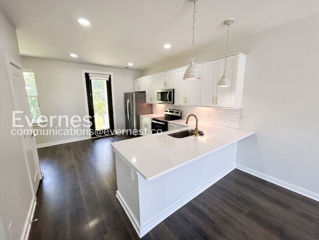 Photo - 614 Mason Ward Pl