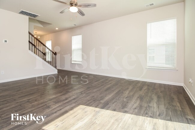 Photo - 212 Ashborne Ln
