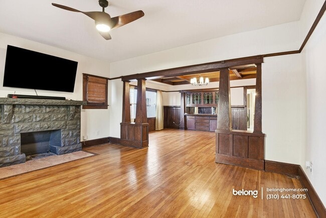 Photo - 1610 W 36th Pl