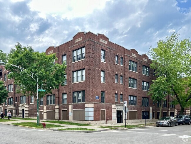 Building Photo - 7000 N Paulina St Rental