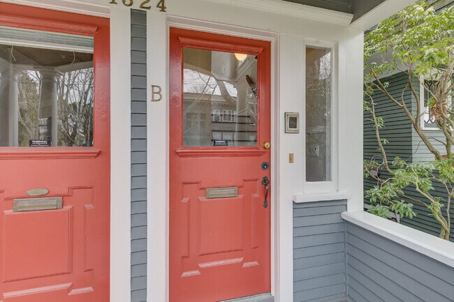 Photo - Rare & Charming Upper Queen Anne Home Available July! Unidad B
