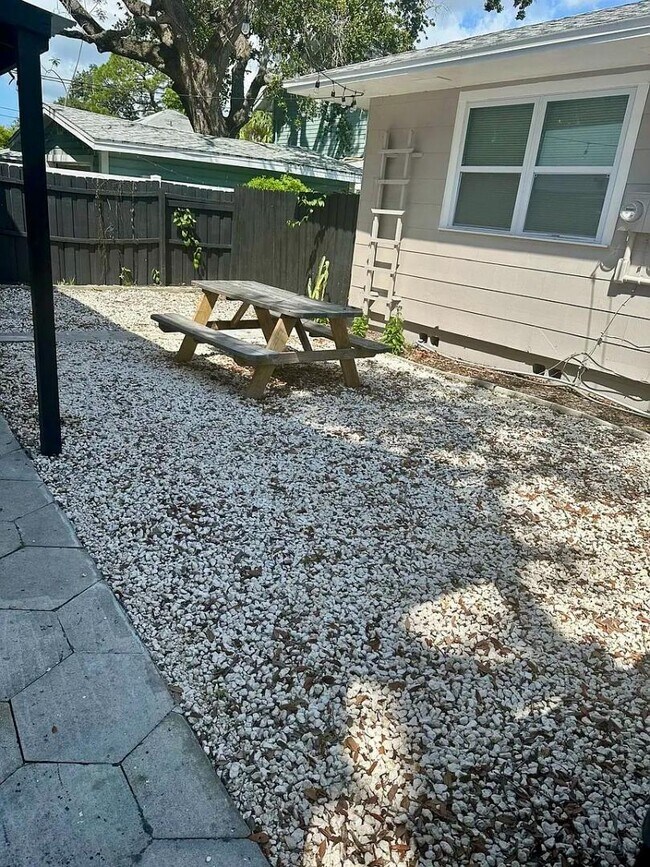 Photo - 2001 2nd St S