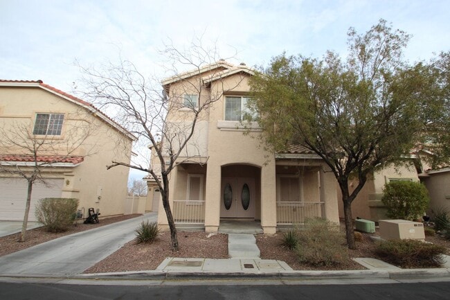 Beautiful 2 story home with a loft in gate... - Beautiful 2 story home with a loft in gate...