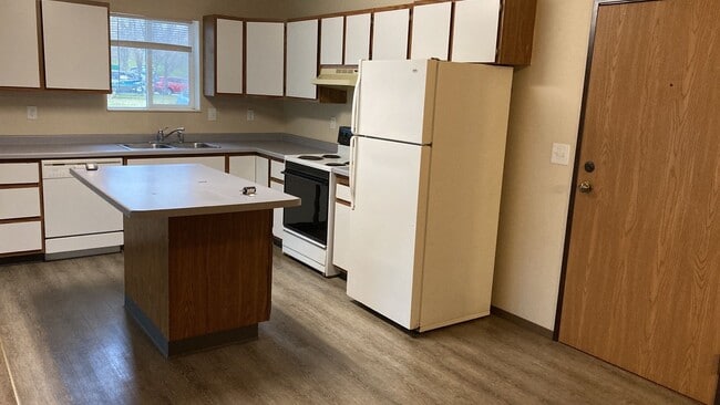 Building Photo - 1170 Dodds Dr Unit #1