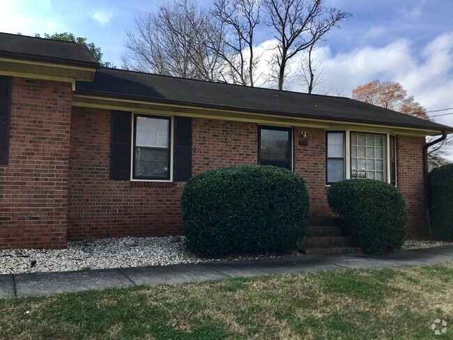 Building Photo - Newly Renovated 2-Bedroom Townhome