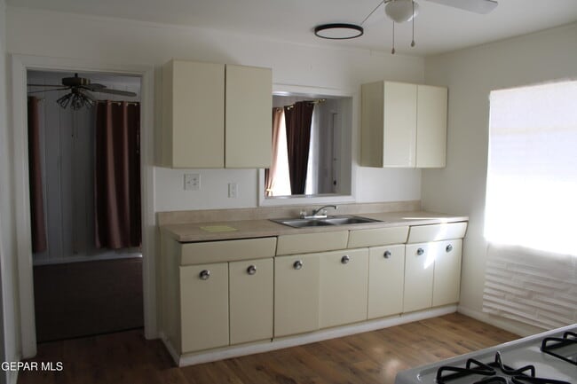 Photo - 1405 Clausen Dr