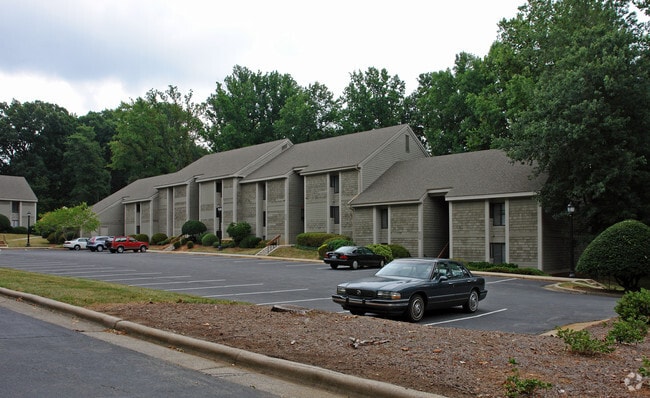 Photo - Benjamin Parkway Condominiums