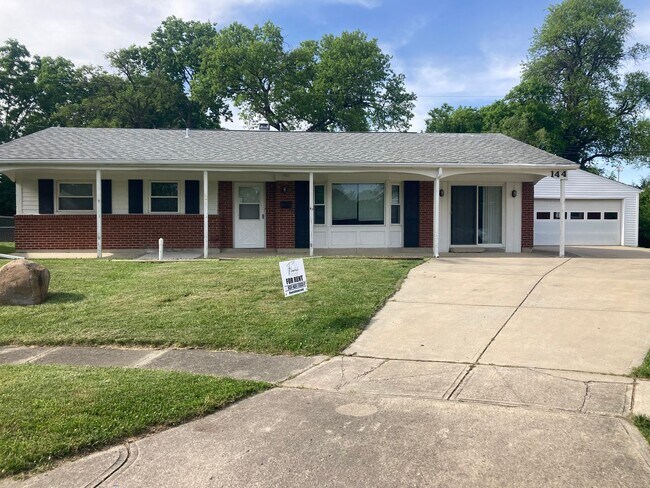 Must See! Large 3 Bedroom, 2 Bath Ranch Ho... - Must See! Large 3 Bedroom, 2 Bath Ranch Ho... House
