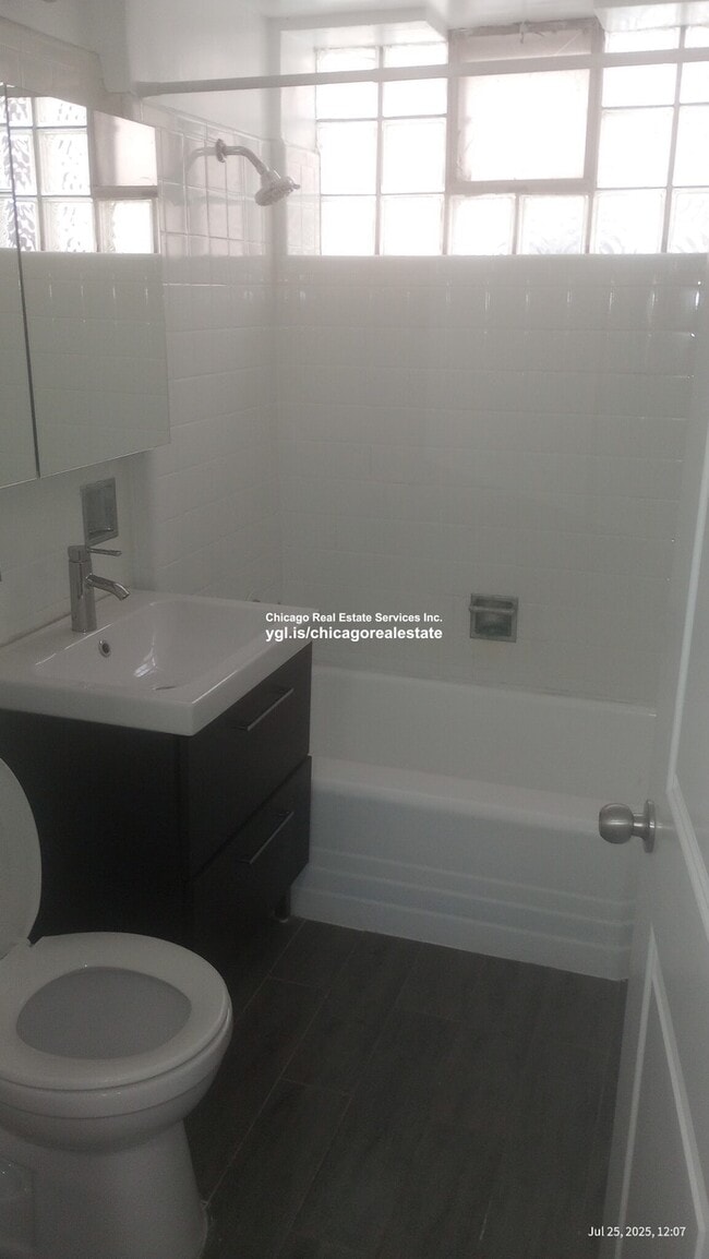 Photo - 2754 W North Shore Ave Unit 2W