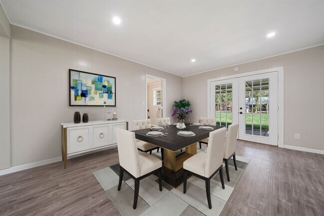 Photo - 110 W Pine St