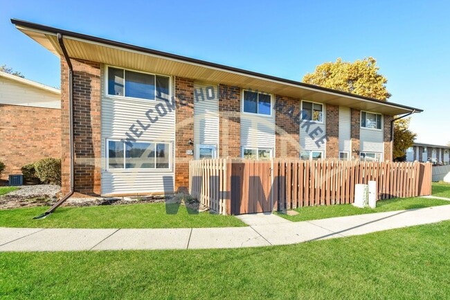 Building Photo - W170S7397 Parkland Dr