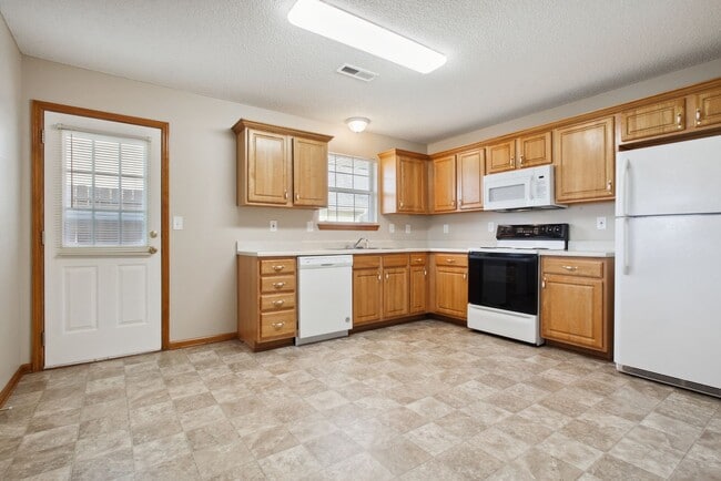 Building Photo - 2 Bedrooms,  1.5 Baths-Grain Valley