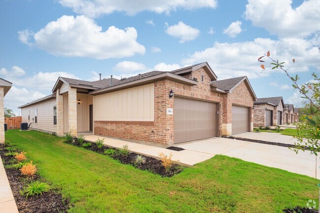 Building Photo - AVAILABLE NOW! GORGEOUS 3 BEDROOM DUPLEX L... Rental