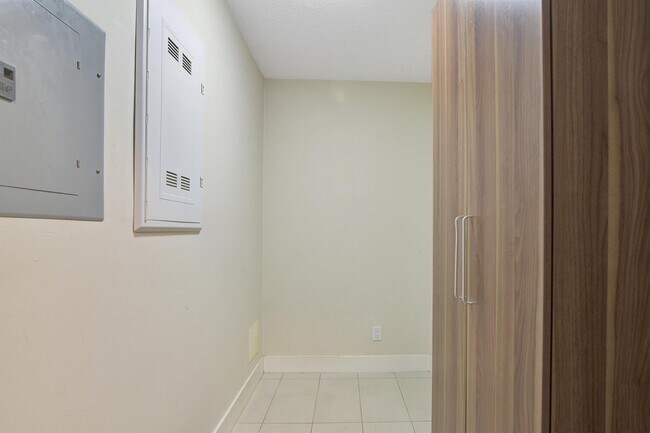 Photo - 1088 Richards St