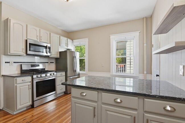 Building Photo - 422 Trapelo Rd Unit 2