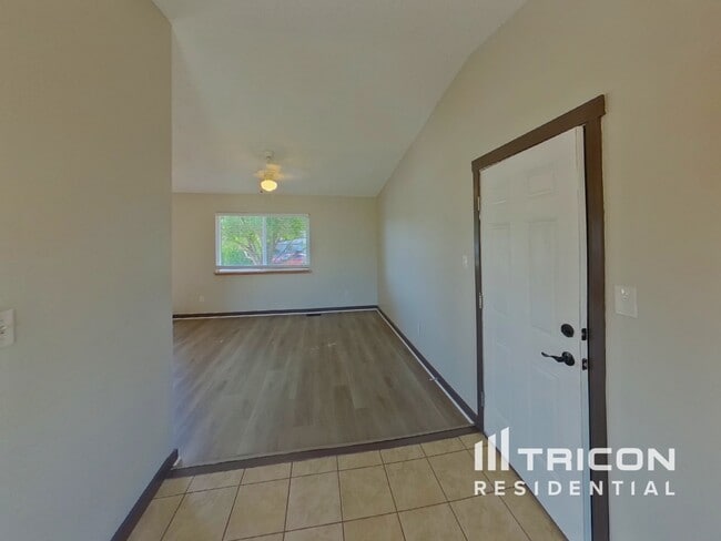 Photo - 7325 Woodstock St