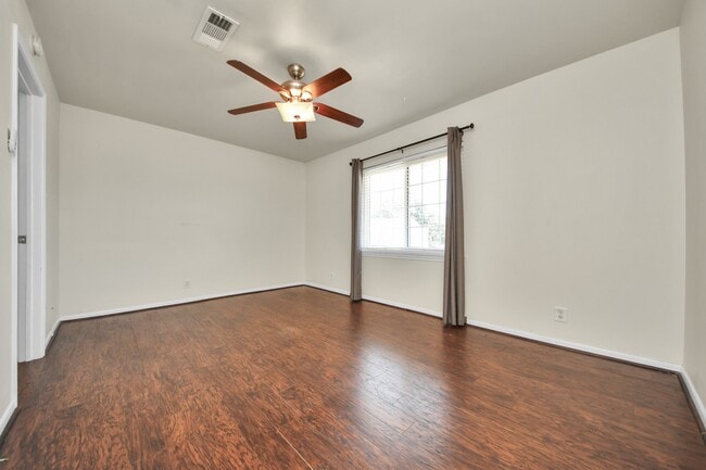 6334 Chevy Chase Dr Unit 17
