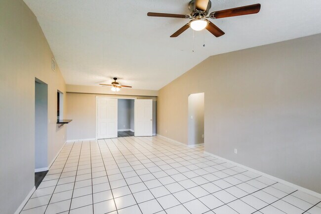 Photo - 2496 SW Falcon Cir