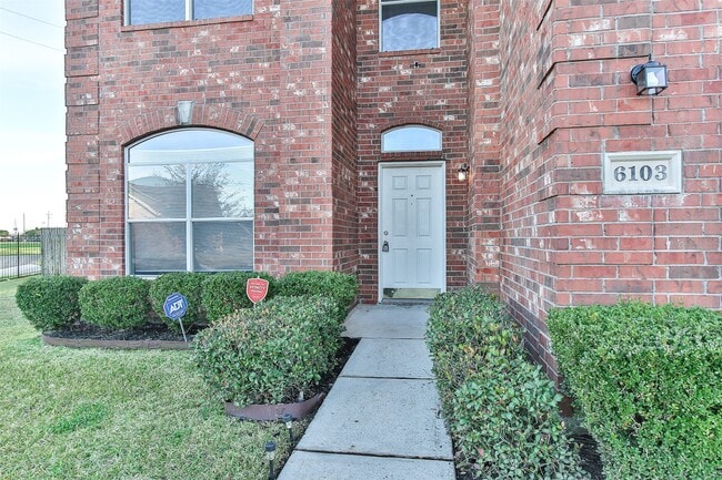 Photo - 6103 Menor Crest Dr