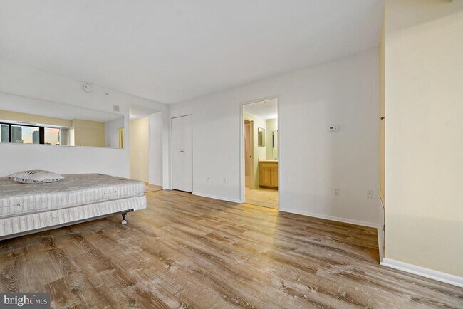 Photo - 2001 Hamilton St Unidad 2016