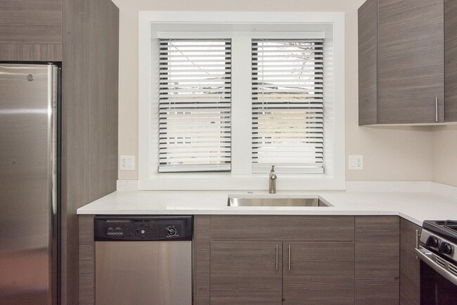 Photo - 2228 N Sawyer Ave Unit W2