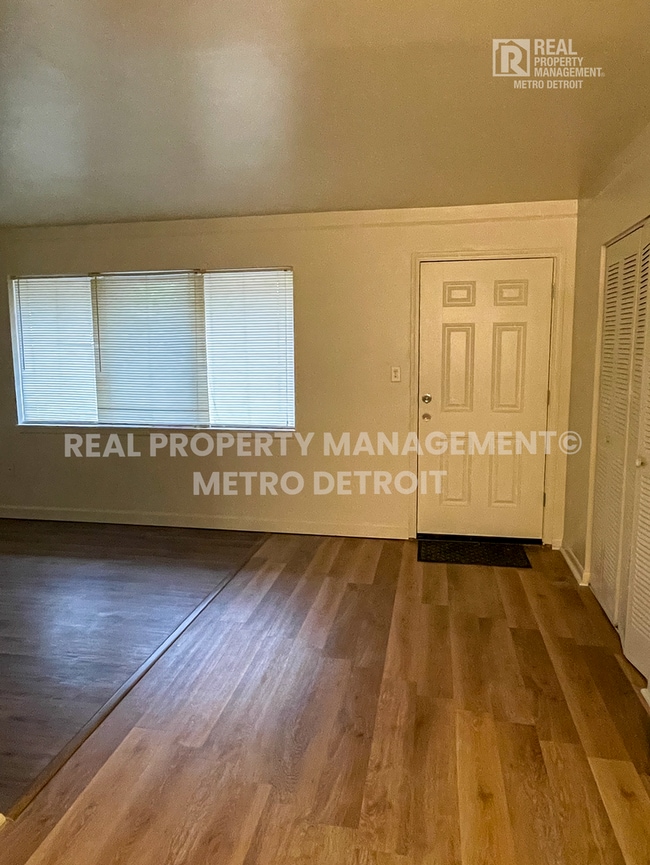 Photo - 4192 Drouillard St