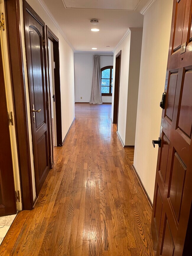 Photo - 325 S Swall Dr Unit 301